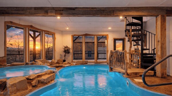Aspen Lodge By Avantstay Indoor Pool + Hot Tub + Sauna + Game Room + Mountain Views - Gatlinburg, TN