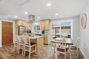Fridge, microwave, oven, stovetop - Family Game Night Getaway | Hot Tub + Billiards (Cottonwood Heights)