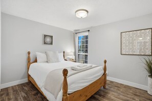 3 bedrooms, iron/ironing board, WiFi, bed sheets - Family Game Night Getaway | Hot Tub + Billiards (Cottonwood Heights)