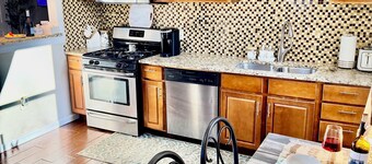 Walk to OCU •Lazy Leopard Lounge •Stylish OKC Stay• 2 bedroom• KING & QUEEN