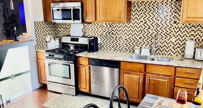 Walk to OCU •Lazy Leopard Lounge •Stylish OKC Stay• 2 bedroom• KING & QUEEN