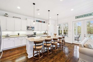 Fridge, microwave, oven, stovetop - Community Pool, Sleeps 10, Sunrise & Serenity, Bikes (Seagrove Beach)