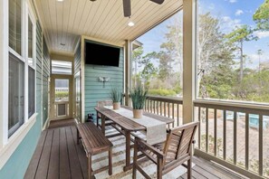 Outdoor dining - Community Pool, Sleeps 10, Sunrise & Serenity, Bikes (Seagrove Beach)