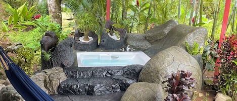 Outdoor spa tub