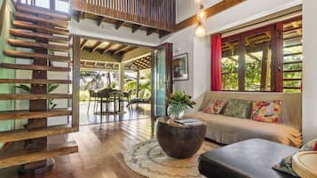 Bungalow, Garden View | Living area