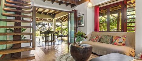 Bungalow, näköala puutarhaan | Oleskelualue