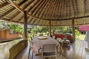 Bungalow, Pool View | Outdoor dining - Villa Koku (Taravao)