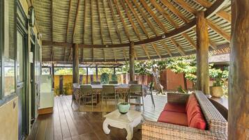 Bungalow, Pool View | Outdoor dining