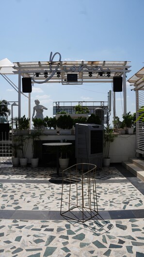 Outdoor dining - The grand morning sweetes (Jaipur)