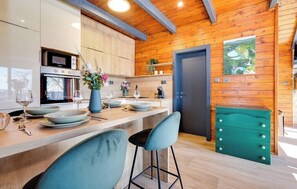 Fridge, microwave, oven, stovetop - Hilltop home with jacuzzi, sauna, barbecue and fire pit (Visoko)