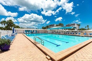 Pool - Comfort in a Beachside Haven - Aloha Kai #17 - Roelens (Siesta Key)