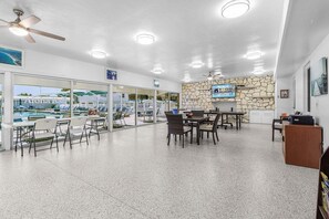 Dining - Comfort in a Beachside Haven - Aloha Kai #17 - Roelens (Siesta Key)