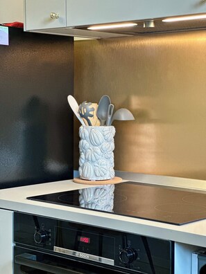 Fridge, microwave, oven, stovetop - Elegant and Private, close to the city center. Gran Dimora dei Sensi e Charme. (Bergamo)