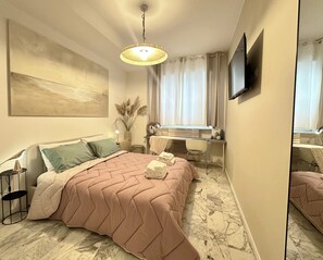 3 bedrooms, desk, free WiFi, bed sheets - Elegant and Private, close to the city center. Gran Dimora dei Sensi e Charme. (Bergamo)