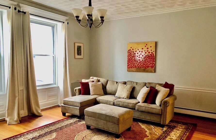 Family Friendly Neighborhood Spacious 3-bedrooms, 2 Baths, Parking, Near Train. - 布魯克萊恩