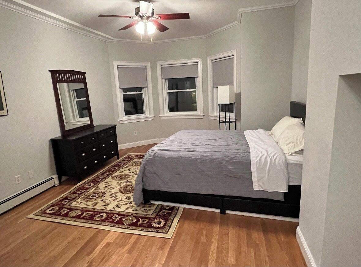 3 slaapkamers, een strijkplank/strijkijzer, wifi, beddengoed