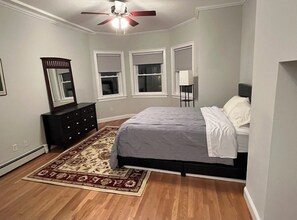 3 slaapkamers, een strijkplank/strijkijzer, wifi, beddengoed