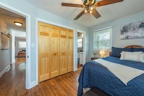 3 bedrooms, iron/ironing board, WiFi, bed sheets - The Farmhouse | BBQ Grill • Patio • Close to DT! (Asheville)