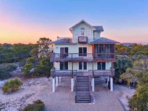 After Dune Delight! Freshly remodeled 4/4, across street from beach, near Plantation clubhouse.