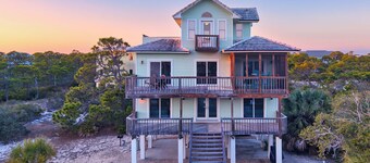 After Dune Delight! Freshly remodeled 4/4, across street from beach, near Plantation clubhouse.