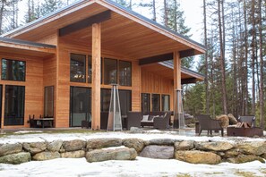Terrace/patio - New! Hot Tub, Sauna, Dog Friendly, 2 Living Spaces Near Whitefish & Glacier (Whitefish)