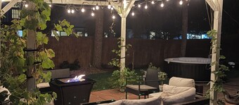 Cozy 4BR Home Near Cherry Creek State Park - Hot Tub & Private Backyard & Patio