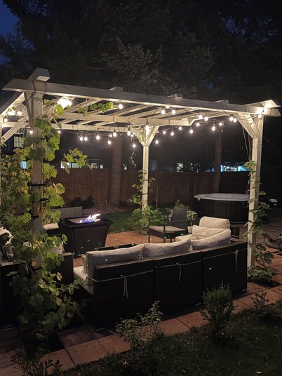 Cozy 4BR Home Near Cherry Creek State Park - Hot Tub & Private Backyard & Patio