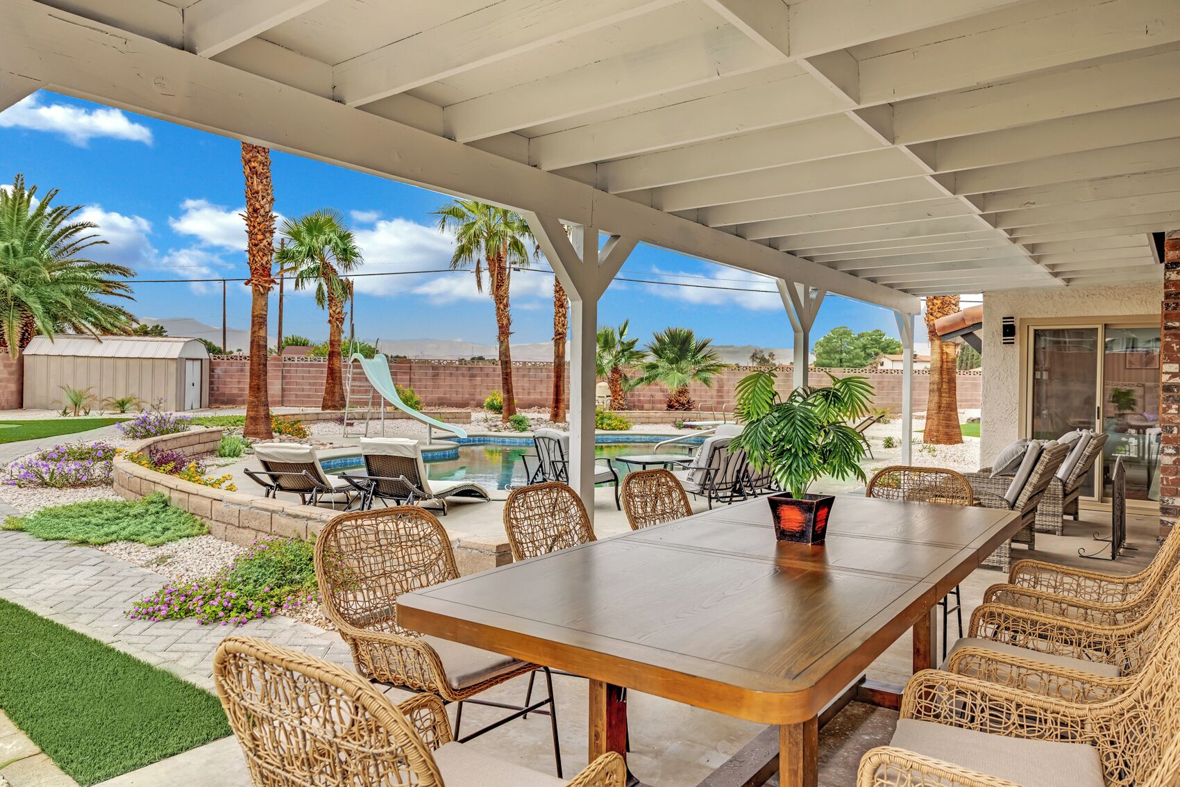 Outdoor dining