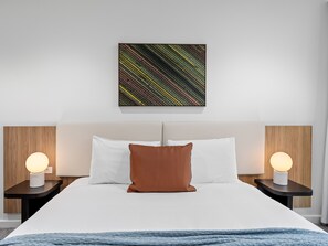 Pillowtop-Betten, Zimmersafe, Schreibtisch