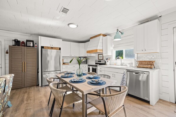 Fridge, microwave, oven, stovetop - New Listing! Short walk to Perfect Laguna Beach! Great House~ Quiet Community (Panama City Beach)