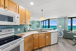 Private kitchen - New Listing! Summer Specials & Free Beach Chair Service ~ 3rd Floor (Panama City Beach)