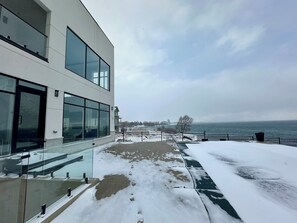 Property grounds - Lakefront Lower Level Walkout- 35 min to Niagara (Grimsby)