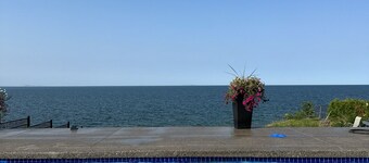 Lakefront Lower Level Walkout- 35 min to Niagara