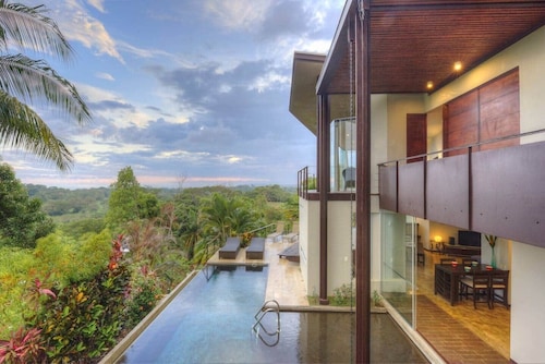 Modern Tropical Villa, Private Pool • Trails • Ocean View