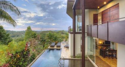 Modern Tropical Villa, Private Pool • Trails • Ocean View