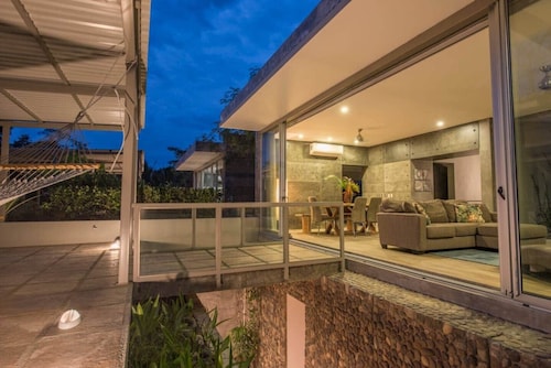 Villa Los Laureles II, Private Pool • Trails • Beaches