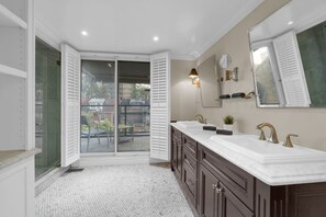 Bathroom - The Isabella - Downtown Toronto (Toronto)