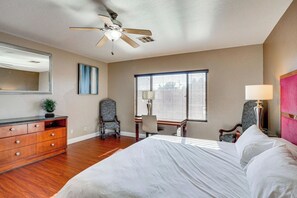 Room - Golf, Relax and Explore: Vegas Stay w/ Pool Access (Las Vegas)