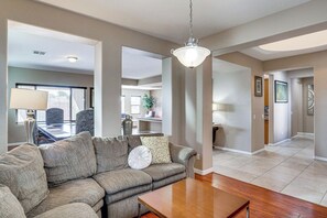 Living area - Golf, Relax and Explore: Vegas Stay w/ Pool Access (Las Vegas)