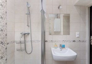 Ducha, secador de pelo, toallas