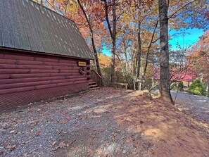 Property grounds - Hideaway Cabin Bryson City, NC - 5 Minutes from Downtown (Bryson City)