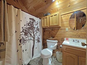Hair dryer, towels - Hideaway Cabin Bryson City, NC - 5 Minutes from Downtown (Bryson City)
