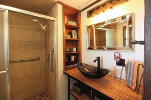 Shower, towels - View 280- Amazing views of the Smoky Mountains (Bryson City)