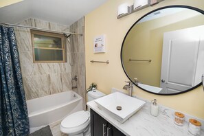 Bathroom - Modern 2BR Chicago Retreat Near United Center & Downtown Chicago (Chicago)