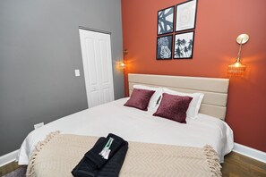 Room - Modern 2BR Chicago Retreat Near United Center & Downtown Chicago (Chicago)