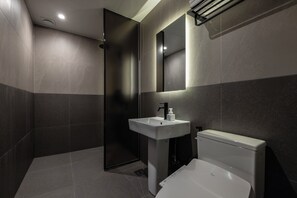 Premium bedding, down comforters, memory foam beds, free WiFi - mitasuyaryokanhotel by anook gangneung (Gangneung)