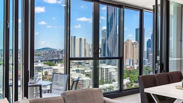 Apartment, 2 Bedrooms, Balcony, City View | Interior