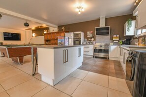 Microwave, dishwasher, high chair - Au Vendangeoir - COUVIGNON (COUVIGNON)
