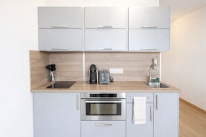 Fridge, microwave, oven, dishwasher - Lovely Central Studio with Pool Access (Biarritz)