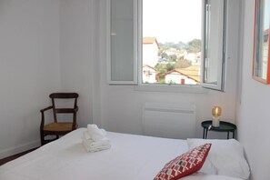 3 soverom, strykejern/-brett, reiseseng for barn og wi-fi
